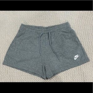 Women’s Nike Medium light grey shorts 🤍